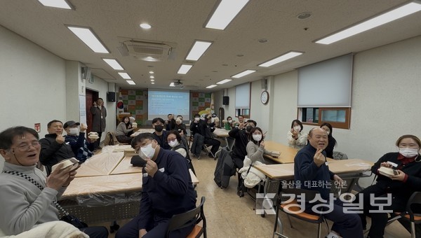 '일석이조 자원봉사프로그램 - 이수봉사단과 함께 계절을 보다 [Seeing, Seasons]'의 첫 시즌 특강 진행 사진